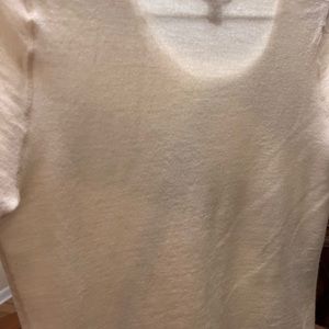 I’m selling T-shirt Burberry brand cashmere It’s in a good condition